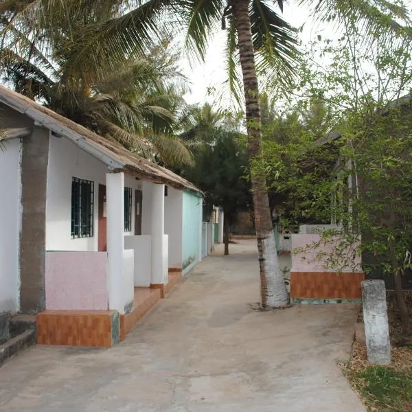 Rainbow beach resort, hotel in Folonko