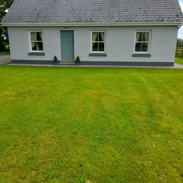 Katy Kellys Countryside Self Catering Cottage, hotell i Roscommon