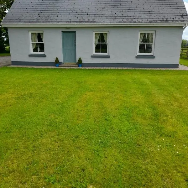 Katy Kellys Countryside Self Catering Cottage, hotel v destinaci Roscommon
