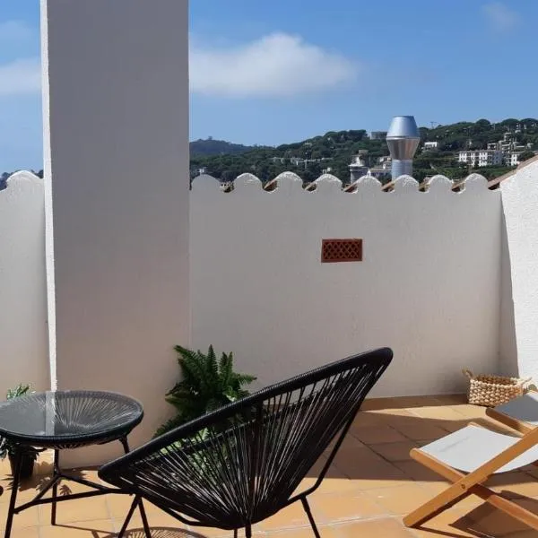 BLAU Bonito Duplex con Terraza - WeHost Costa Brava, hotel em Calella de Palafrugell