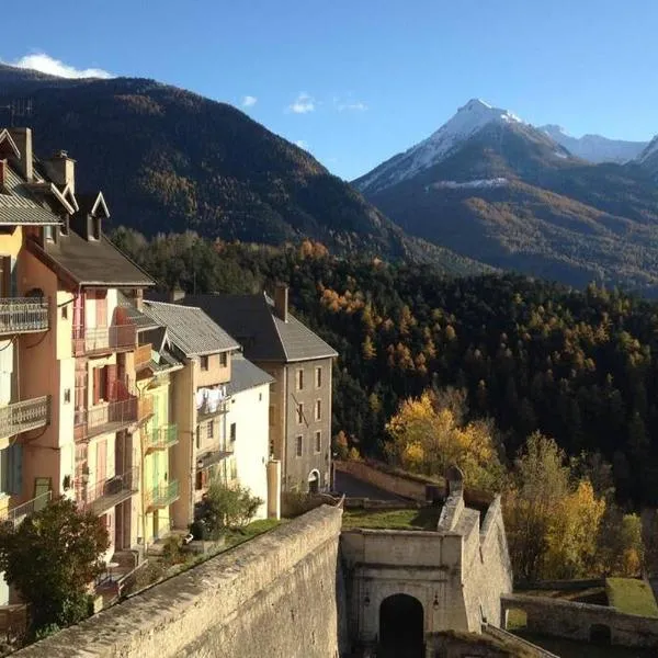 Studio idéal 2 personnes et/ou avec 2 enfants, hotel a Briançon