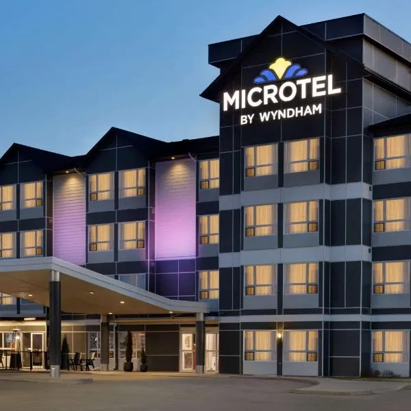 Microtel Inn & Suites by Wyndham Estevan, hotel di Estevan