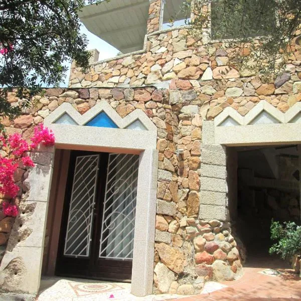 Sardinia Yellow House, hotel in Solanas