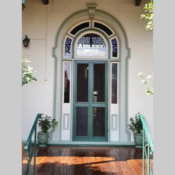 Anglesey House Iconic Forbes CBD Heritage Home, hotel em Forbes