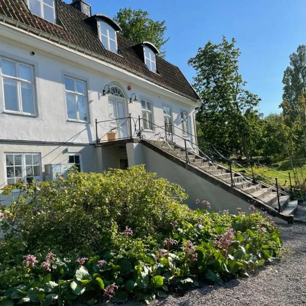 Rosenfors Herrgård B&B, отель в городе Nedra Sandby