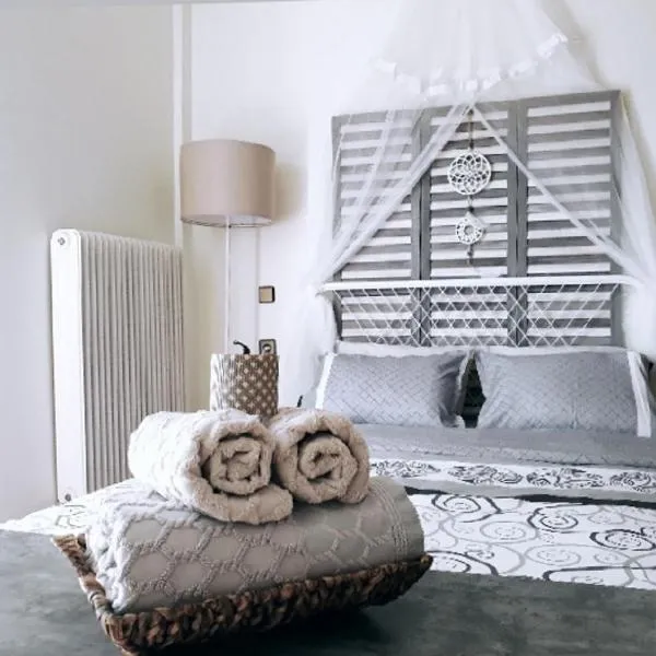 Urban Yoga House Hostel & Retreat, hotel in Ioannina