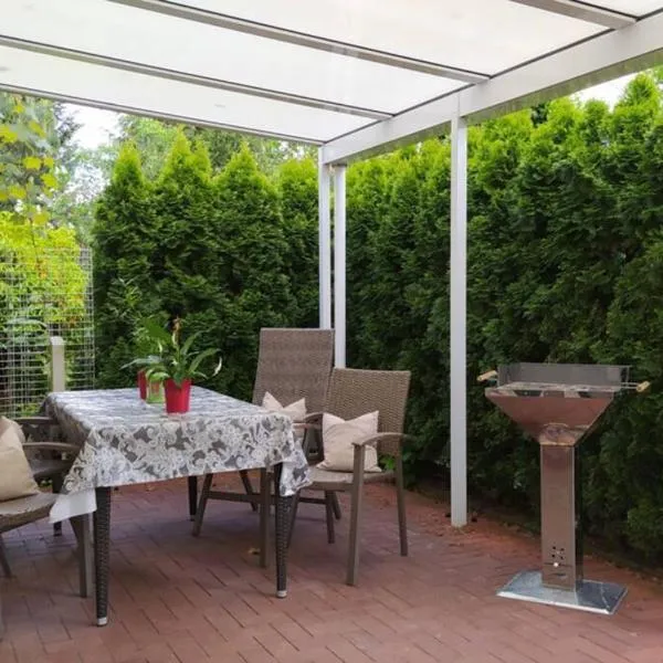 Große Ferienwohnung von Beethoven mit Kamin Terrasse โรงแรมในชลอส ฮอลเตอ-สตูเคนบร็อค