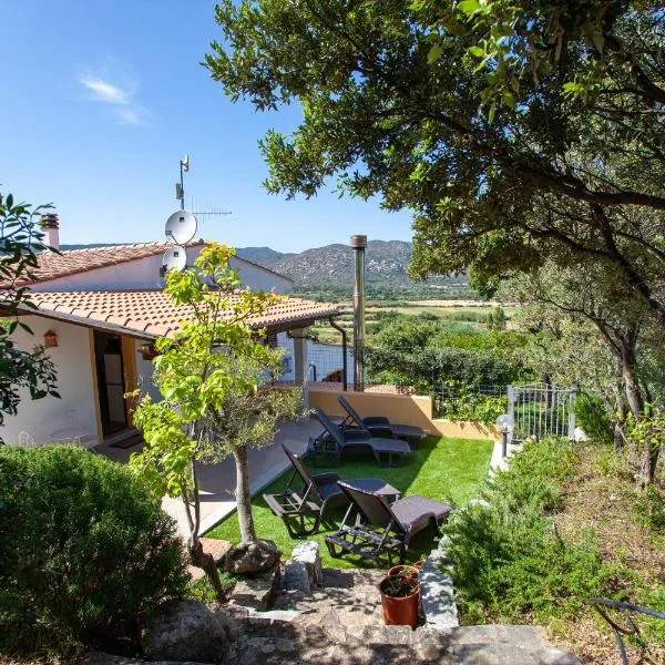 La Casa in Collina - affittacamere con vista mare, hôtel à Lu Lioni