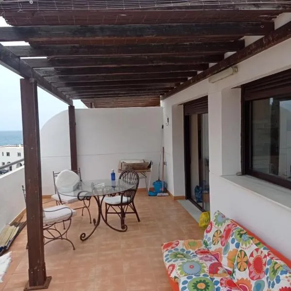 Coqueto ático con vistas al mar, hotel in Carboneras