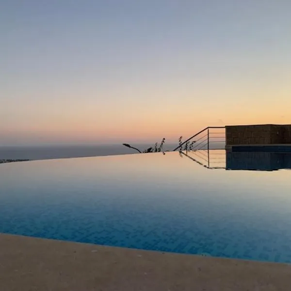 Beau Views Seven, hotel in Peyia