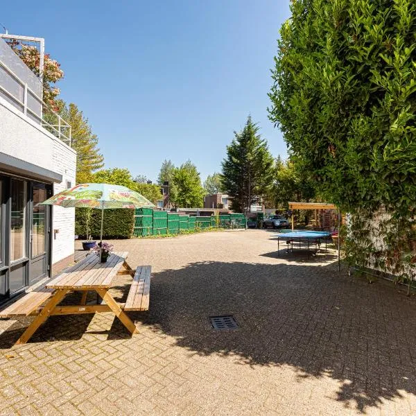 B&B Het Station bij Snowworld GaiaZoo en Mondo Verde, hotel a Landgraaf