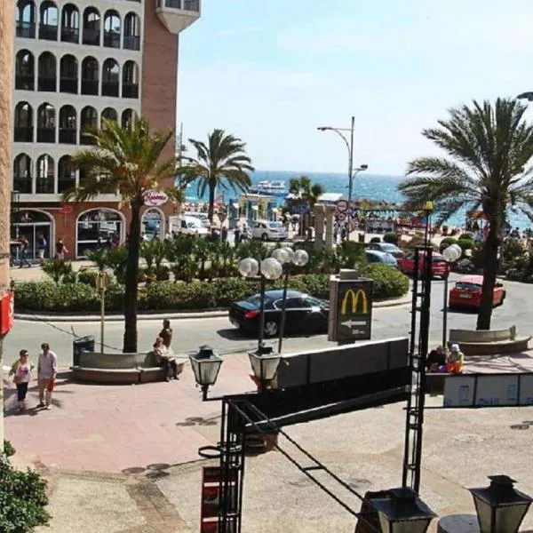 APARTAMENTO con TERRAZA VISTAS AL MAR โรงแรมในโยเรตเดมาร์