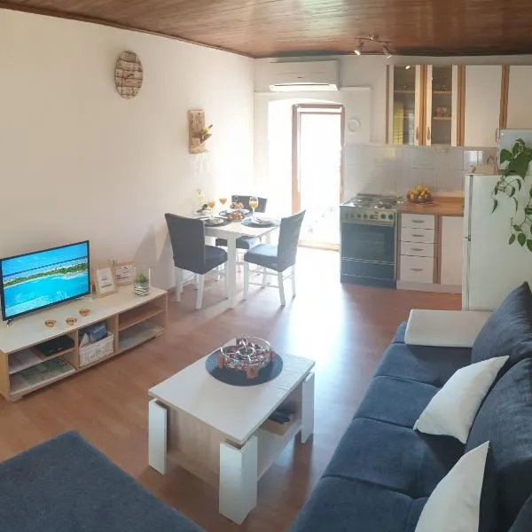 Apartman Lusi, hotel Buzdohanjban