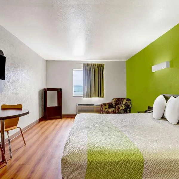 Motel 6-Moriarty, NM, hotel in Moriarty