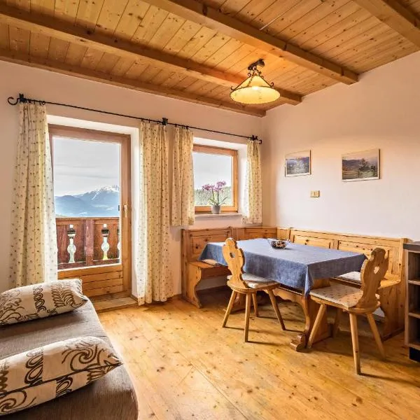 Ferienwohnung Sonnenblume Nusserhof, hotel in Avelengo