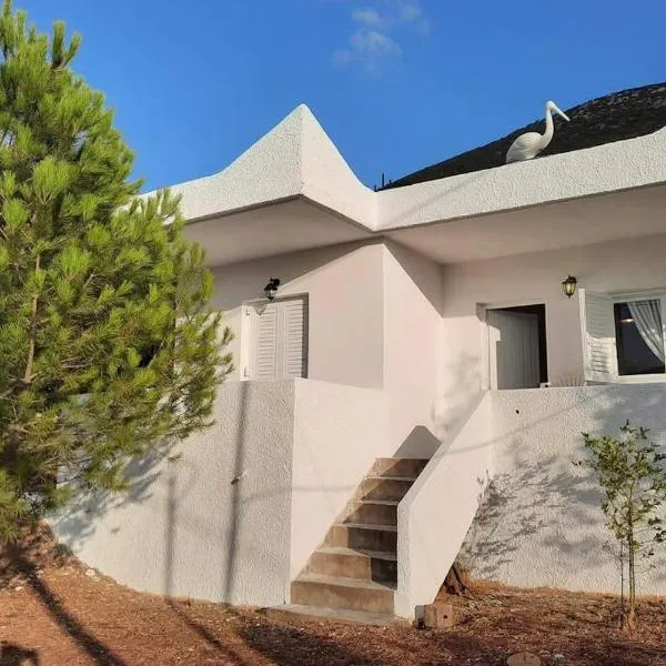 White Villa in Olive trees and Seaview to Panagia, ξενοδοχείο στα Nέα Στύρα