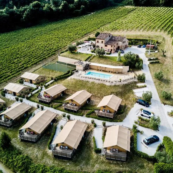 VillaLaDiva Boutique Glamping, hotel v destinaci Massignano