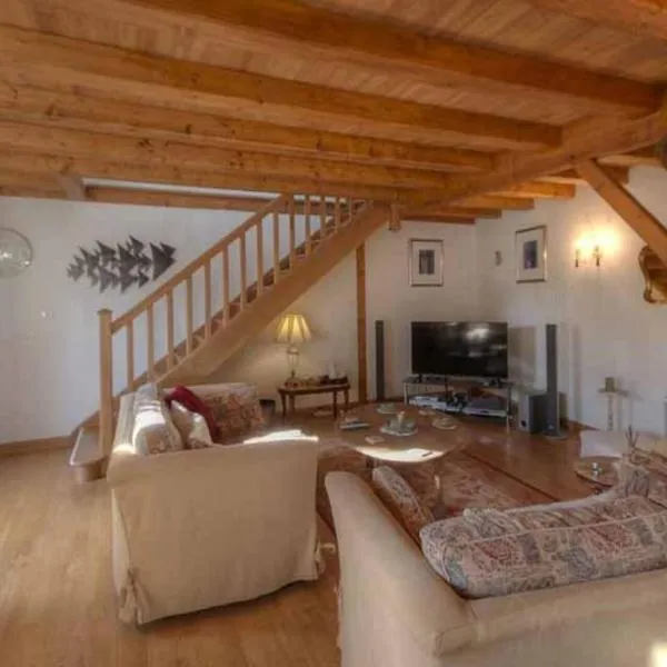 4Bed3Bath 1736 Farmhouse Barn Conversion-Hearth, hotel en Sainte-Soline