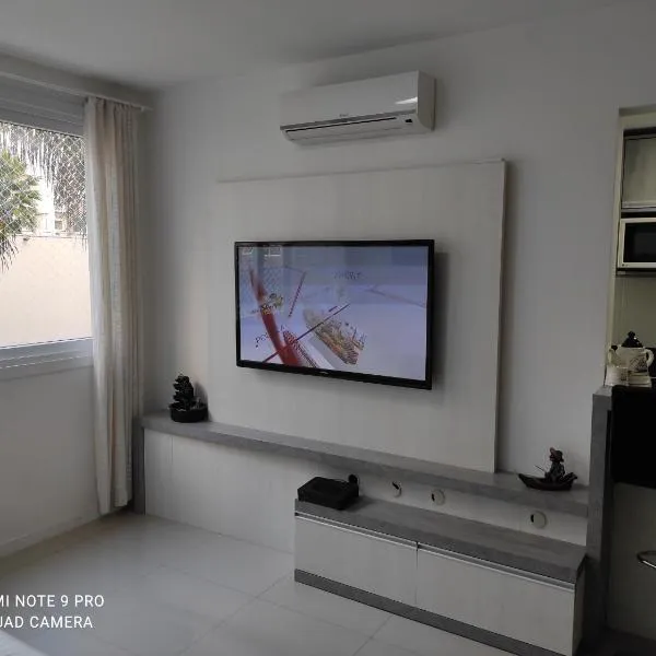 Lindo apartamento ao lado do Park Shopping Canoas, hotel v destinaci Canoas