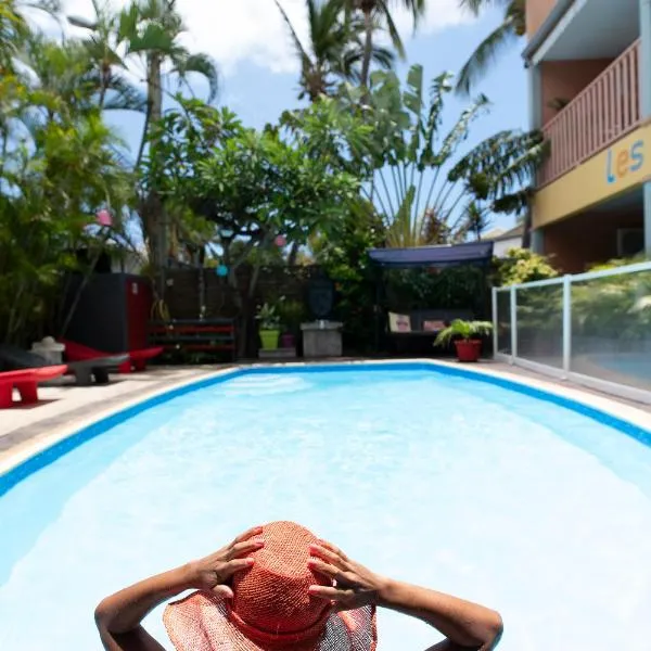 Hôtel les Bougainvilliers – hotel w mieście Saint-Gilles les Bains