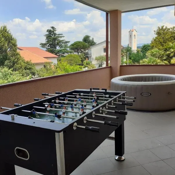 Apartment Mila with Whirlpool, hotel di Malinska