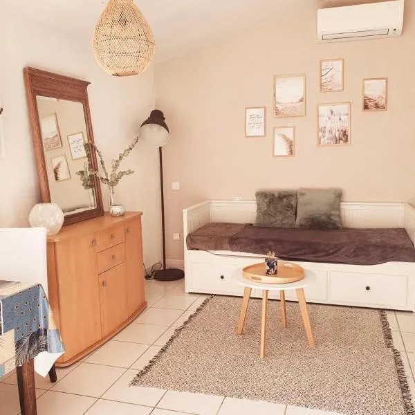 le Studio charme et tranquillité – hotel w mieście Le Plan-de-la-Tour