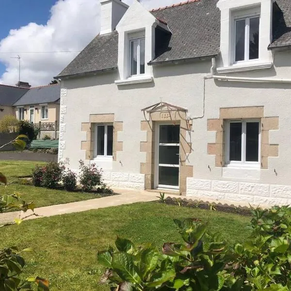 Charmante maison rénovée Proche plage,port,clos – hotel w mieście Lézardrieux