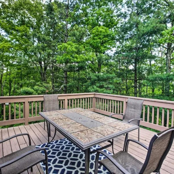 Cozy Wintergreen Resort Condo Walk to Ski Lifts!, hotel di Lyndhurst