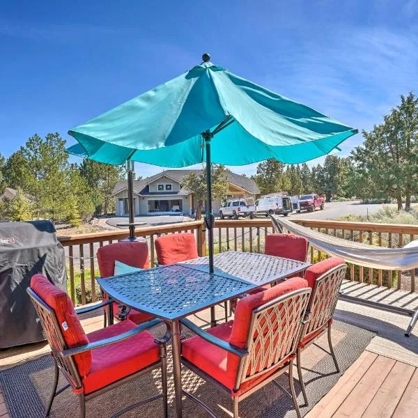 Redmond Resort Townhome w/ Private Hot Tub, hotel sa Redmond