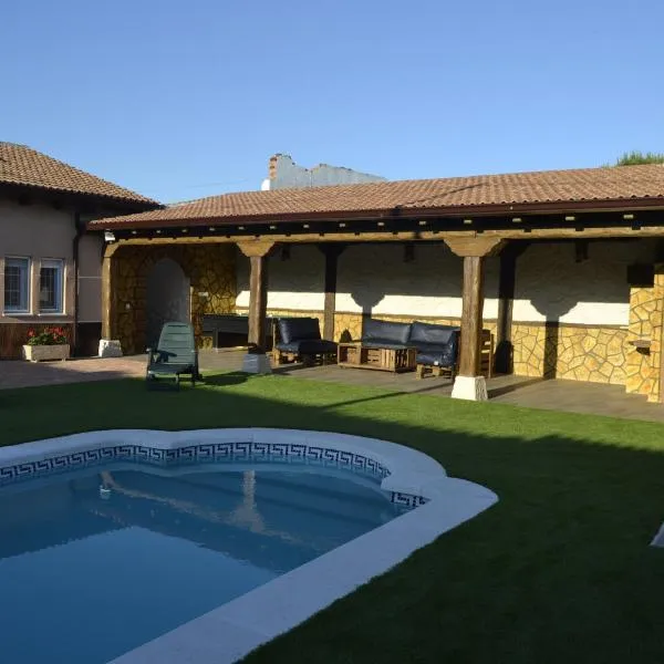 El Capricho de los Carrascos, hotel in Juarros de Voltoya