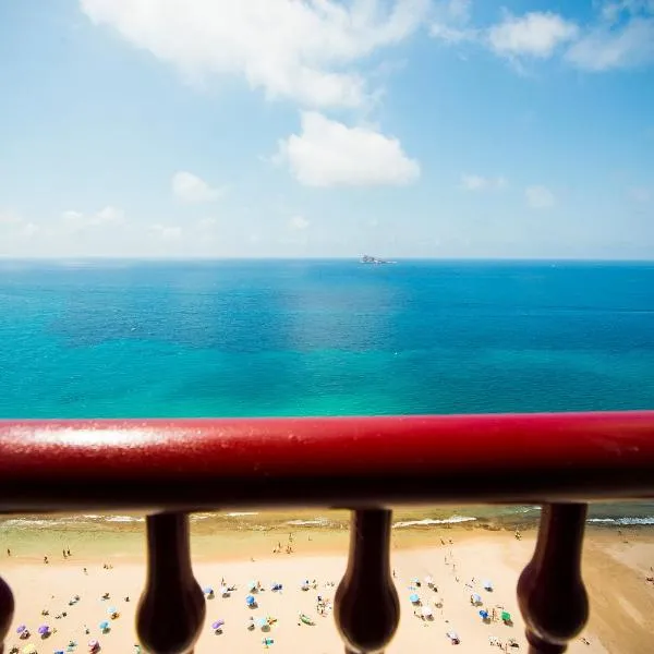 Las Damas Premium 23F Beach Front - Pool & Parking, hotel en Benidorm
