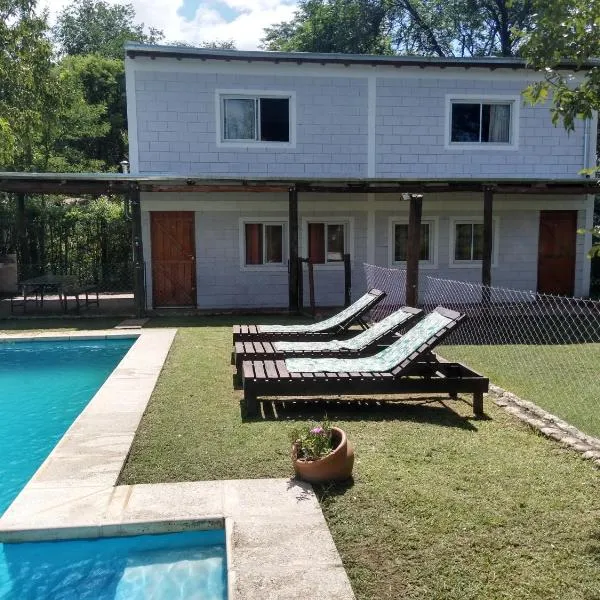 Cabañas El Nogal, hotel a Villa Anisacate
