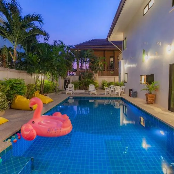 Luxury Pool Villa 4 BR 900M beach 1.5 KM downtown, hotel in Pattaya South