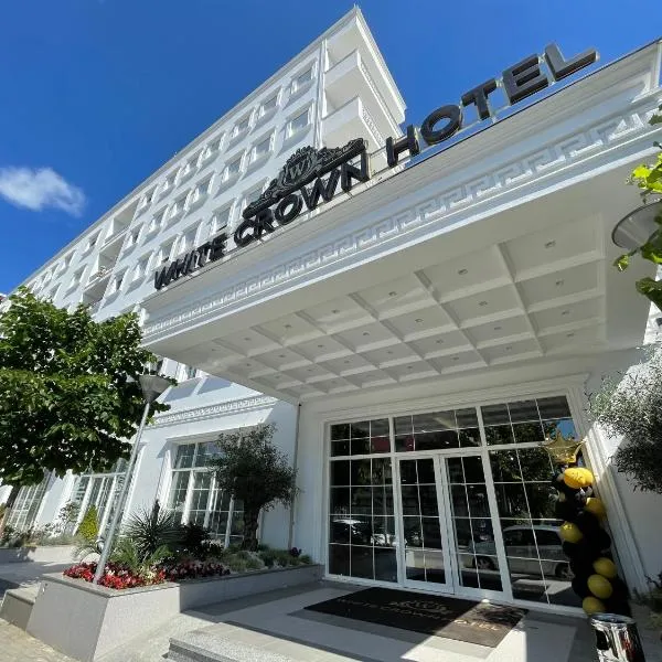 WHITE CROWN HOTEL, готель у місті Vorë