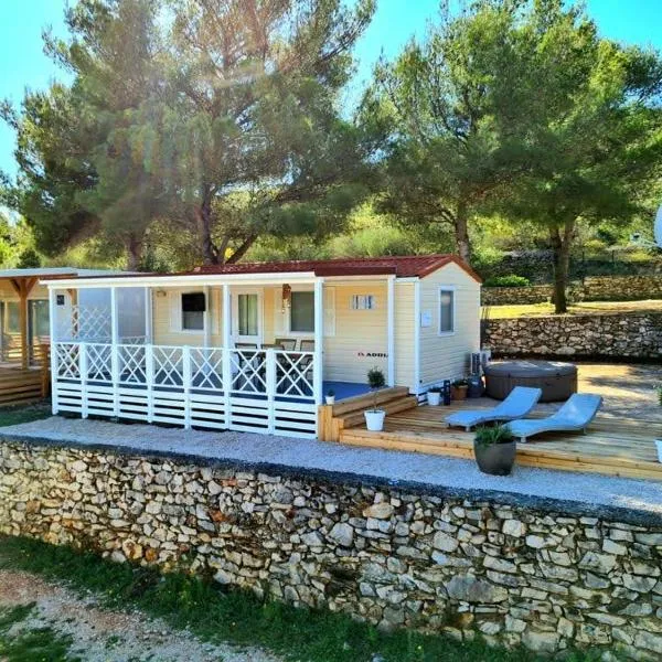 2Pines House, hotel v destinaci Jezera