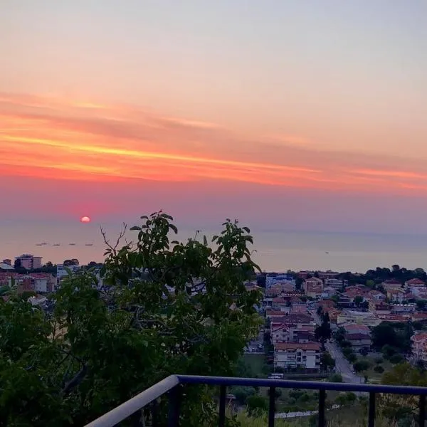 Villa Lida Apartment, in collina con ampio terrazzo e vista mare, hotel v destinaci Giulianova