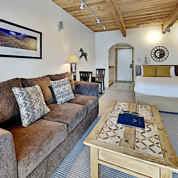 Timberline Condominiums Studio Deluxe Unit 215, hotel in Snowmass Village