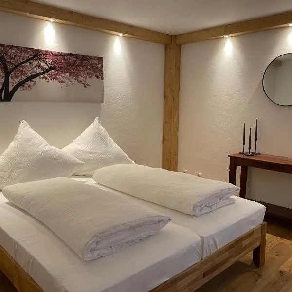 Neurenovierte Ferienwohnung Xaver, hotel v destinaci Holzkirchen