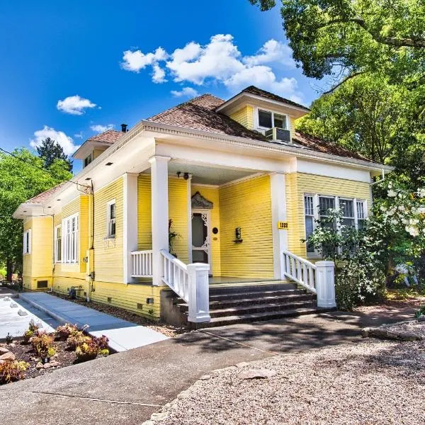 Regal Victorian Home in Downtown Calistoga, hotel in Calistoga