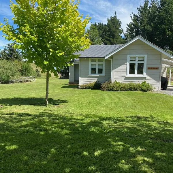 Paratu Farm Cottage in a quiet rural setting., hotel v destinaci  Waipukurau