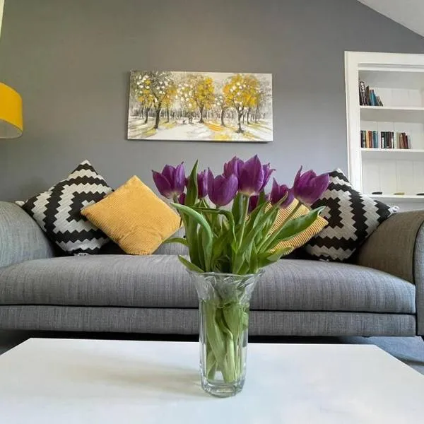 No 10 Immaculate City Centre, Top Floor 2 Bed Flat with Free Parking, hotel v destinaci Inverness