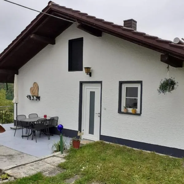 Ferienhaus Bayerwald, hotelli kohteessa Ringelai