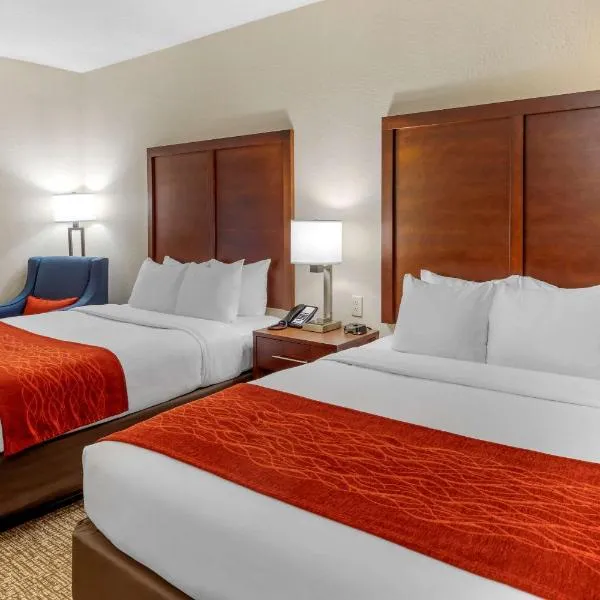 Comfort Inn & Suites、カントンのホテル