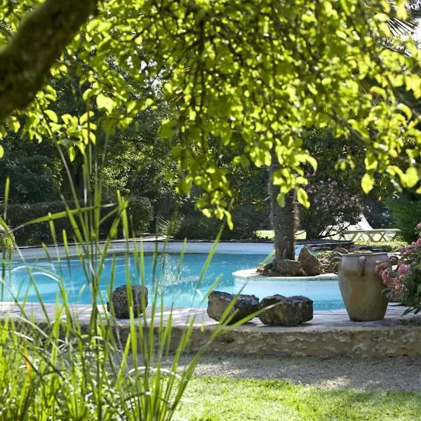 La Roseraie Hôtel Restaurant – hotel w mieście Montignac