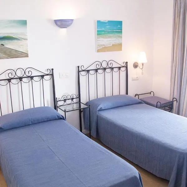 Hostal Alemania, hotel v destinaci Es Pujols