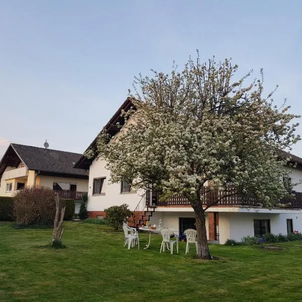 Ferienwohnung-Wald – hotel w mieście Ruhestetten