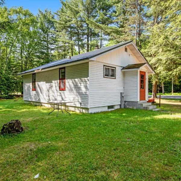 Voyagers Cabin, hotel in Phelps