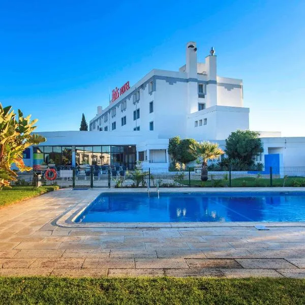 Hotel ibis Faro Algarve, hotel in Palhagueira