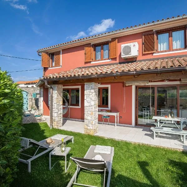 PoIai Stonehouse with Jacuzzi, hotelli kohteessa Peroj