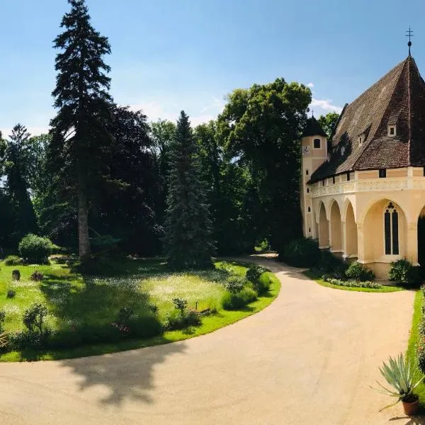 Ferienwohnung Schloss Schrattenthal, hotel in Schrattenthal